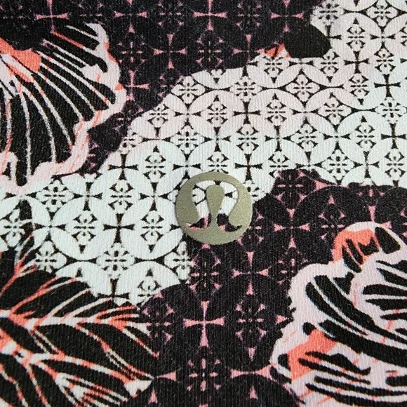 Lululemon Wunder Under Tights Size 6 Lunar New Year - Picture 7 of 10